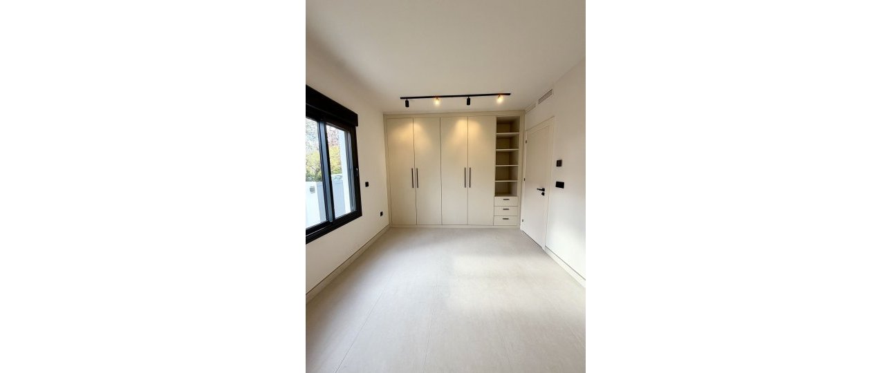 Resale - Villa - Marbella - Puerto Banús