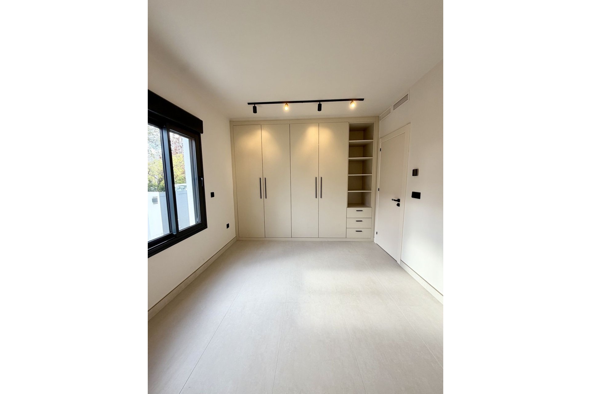 Resale - Villa - Marbella - Puerto Banús