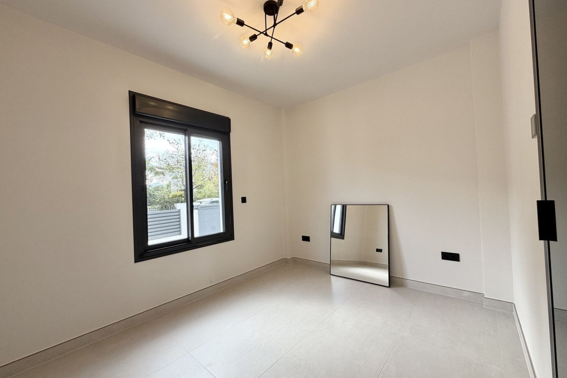 Resale - Villa - Marbella - Puerto Banús