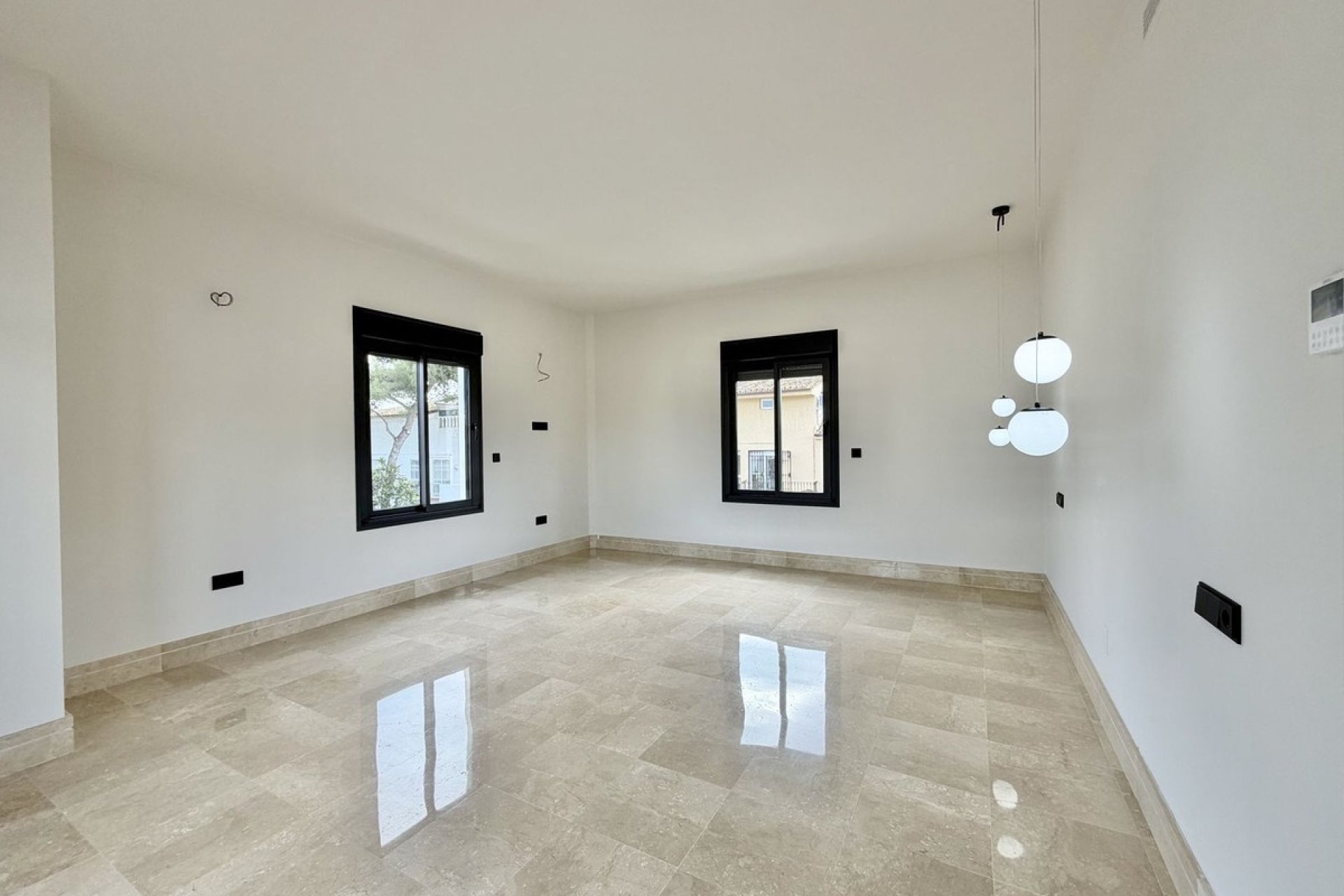 Resale - Villa - Marbella - Puerto Banús