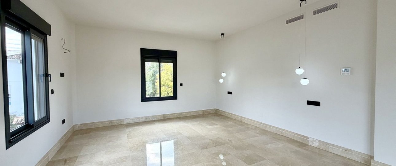 Resale - Villa - Marbella - Puerto Banús