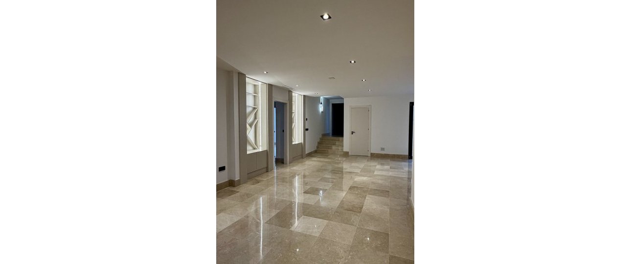 Resale - Villa - Marbella - Puerto Banús