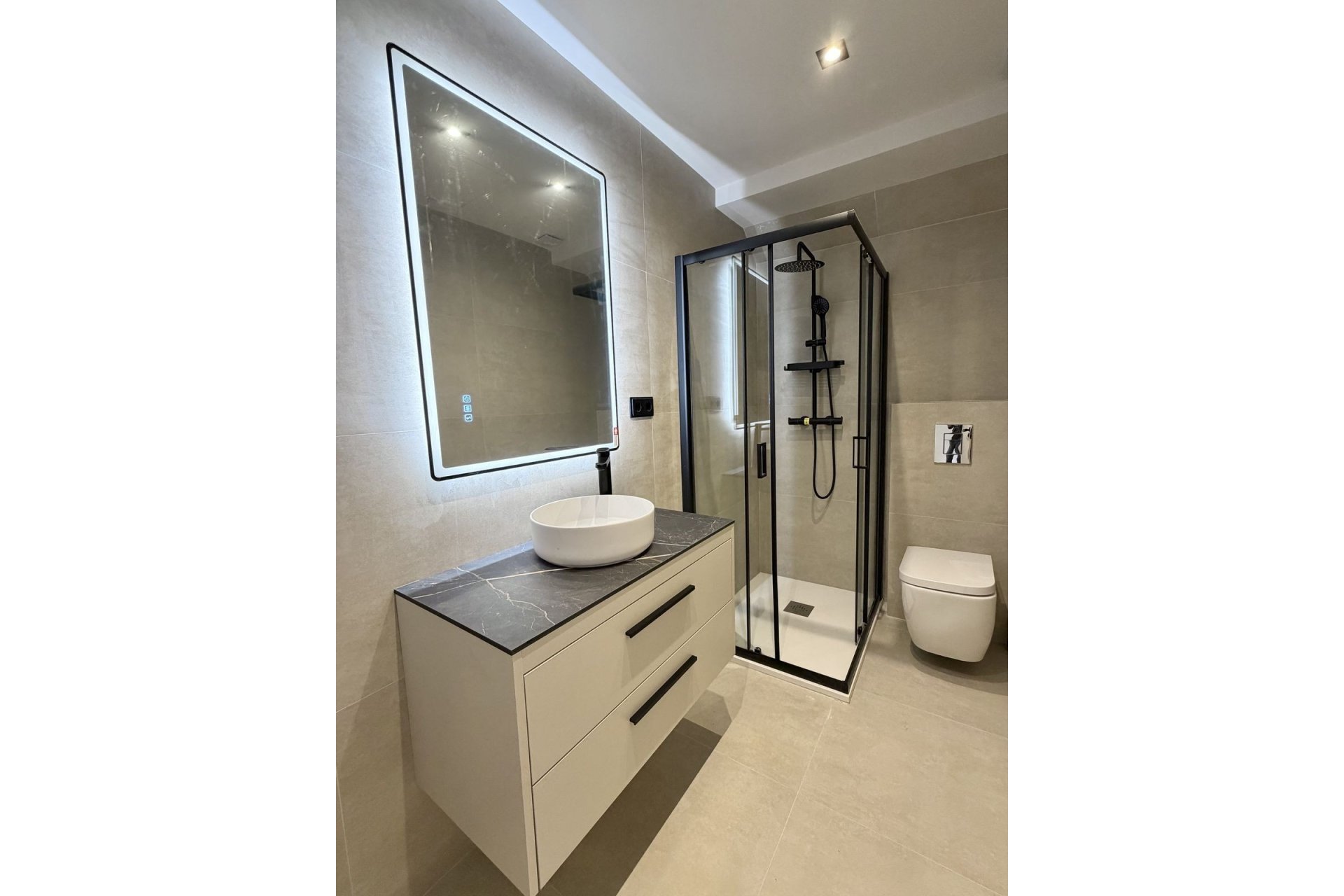 Resale - Villa - Marbella - Puerto Banús