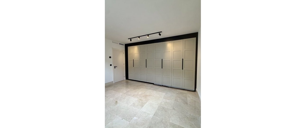 Resale - Villa - Marbella - Puerto Banús