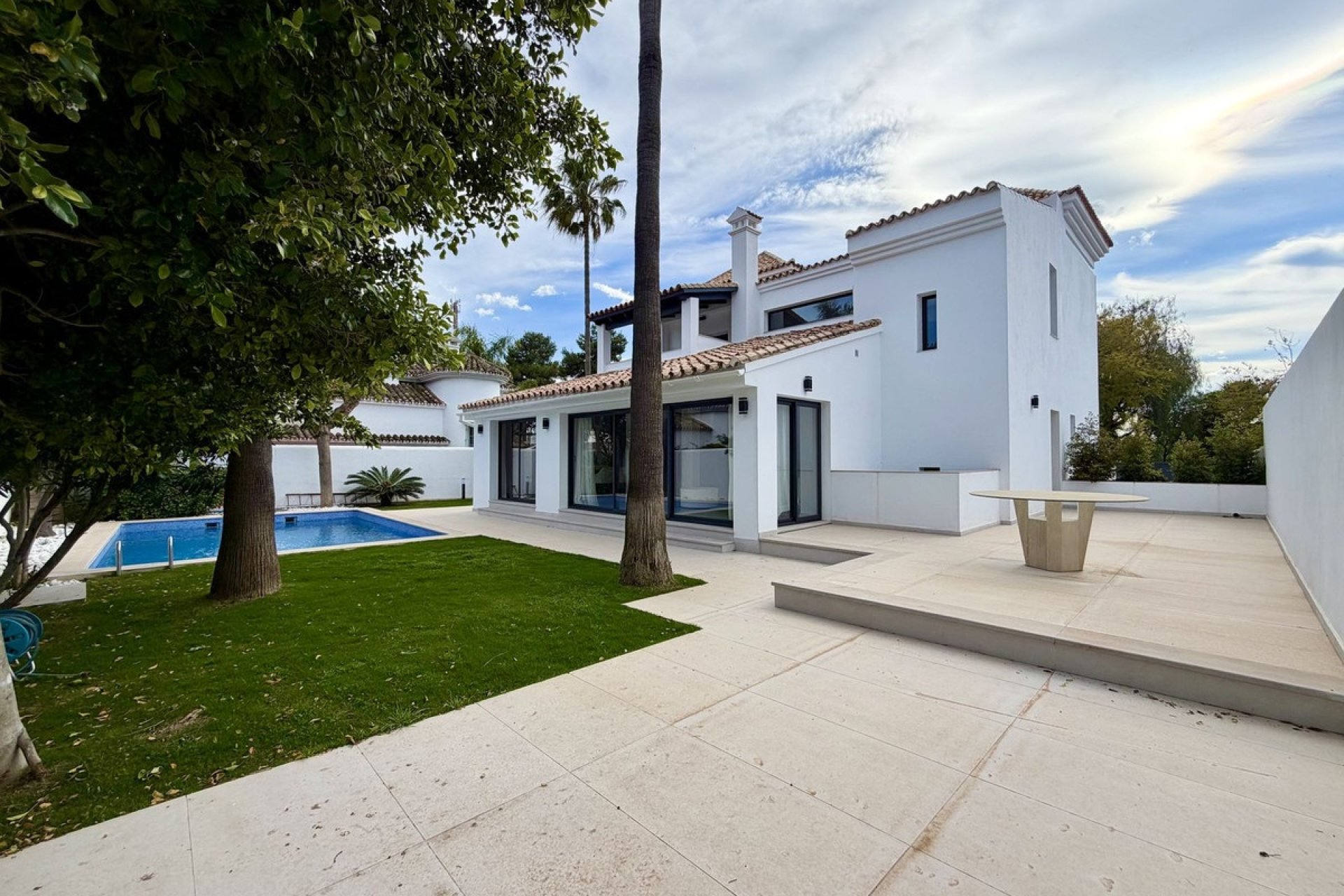 Resale - Villa - Marbella - Puerto Banús