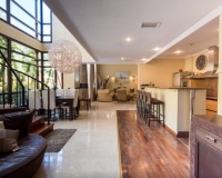 Resale - Villa - Marbella - Puerto Banús