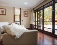 Resale - Villa - Marbella - Puerto Banús