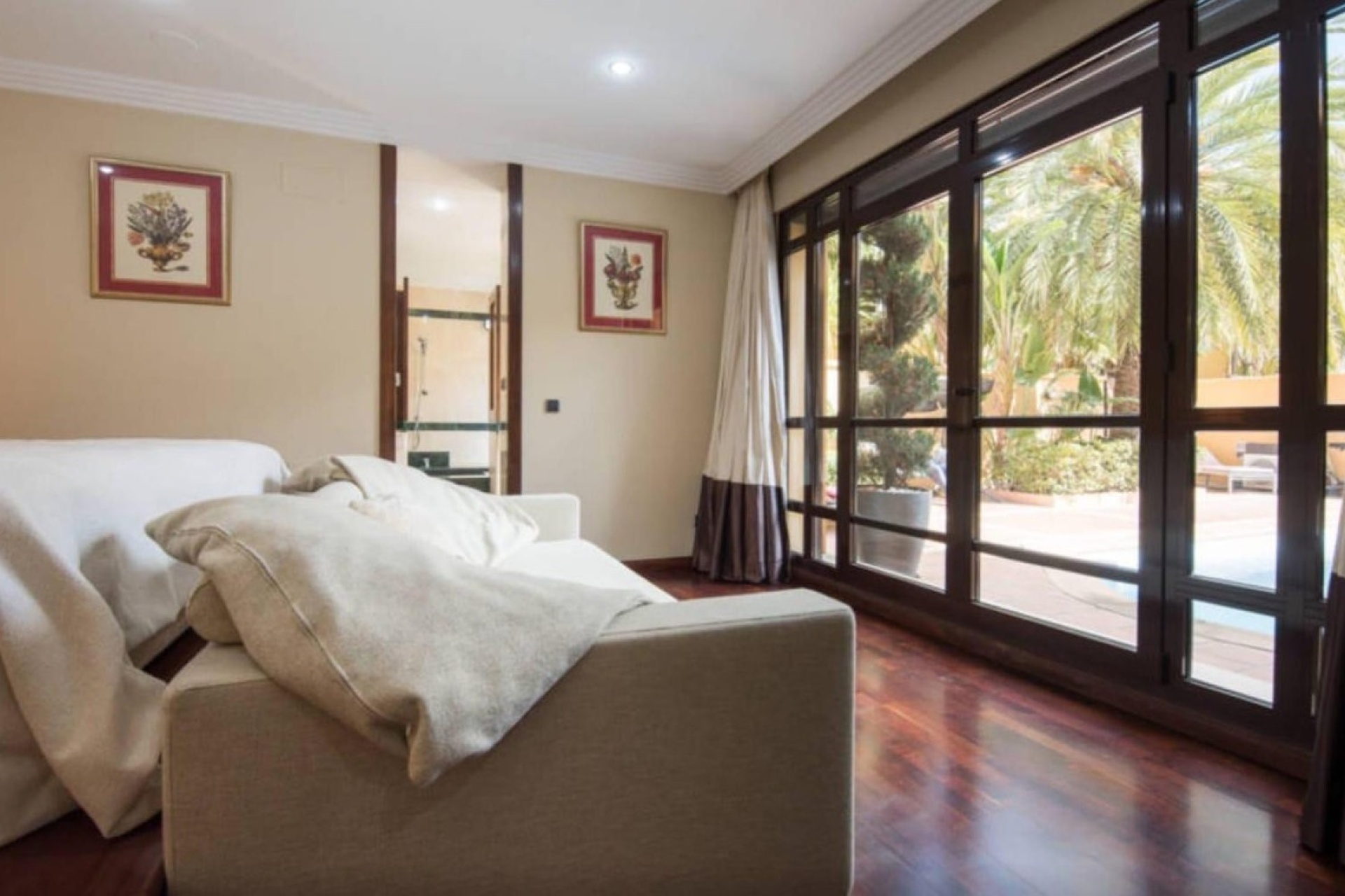 Resale - Villa - Marbella - Puerto Banús