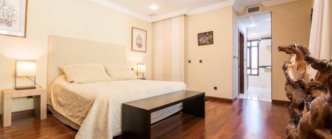 Resale - Villa - Marbella - Puerto Banús