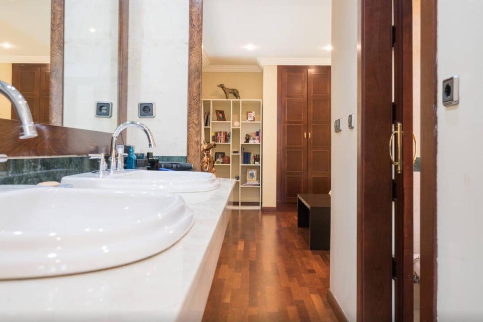 Resale - Villa - Marbella - Puerto Banús