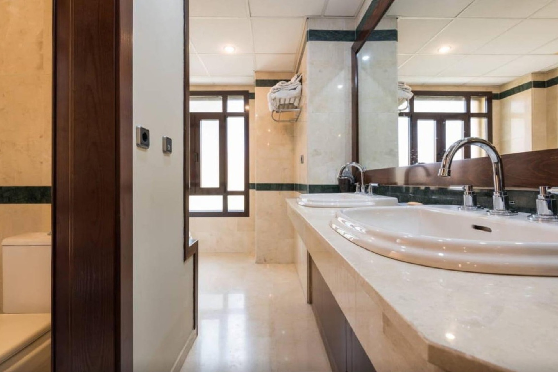 Resale - Villa - Marbella - Puerto Banús