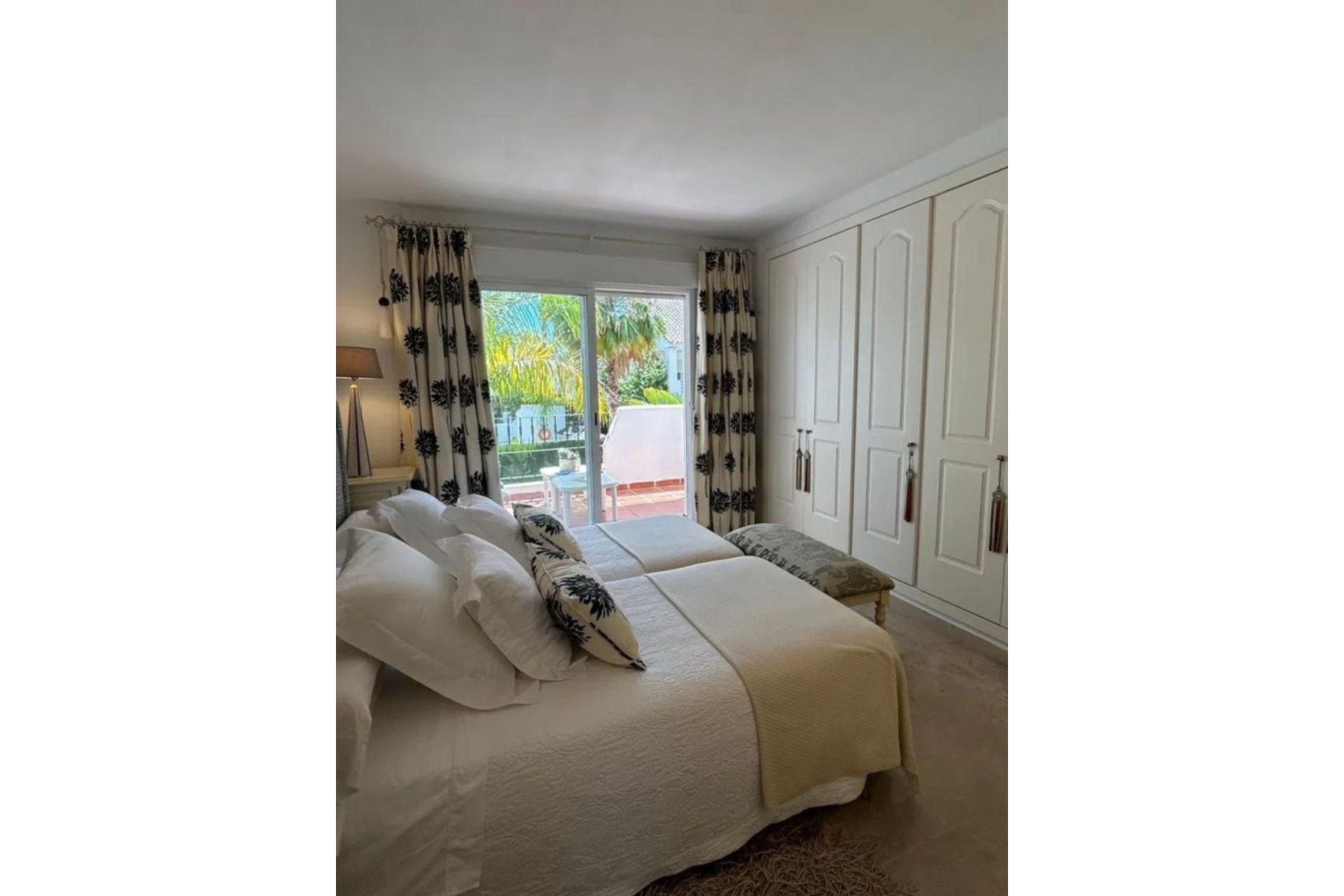 Resale - Villa - Marbella - Puerto Banús