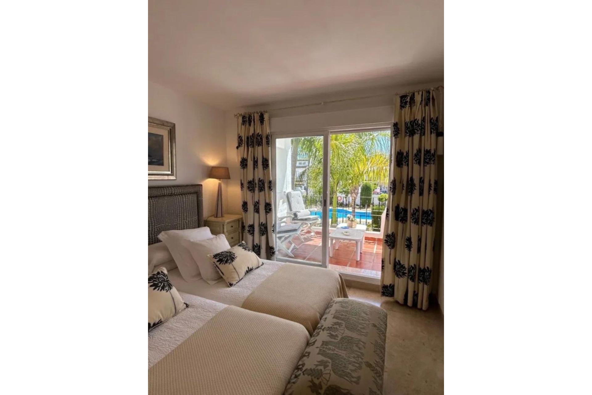 Resale - Villa - Marbella - Puerto Banús