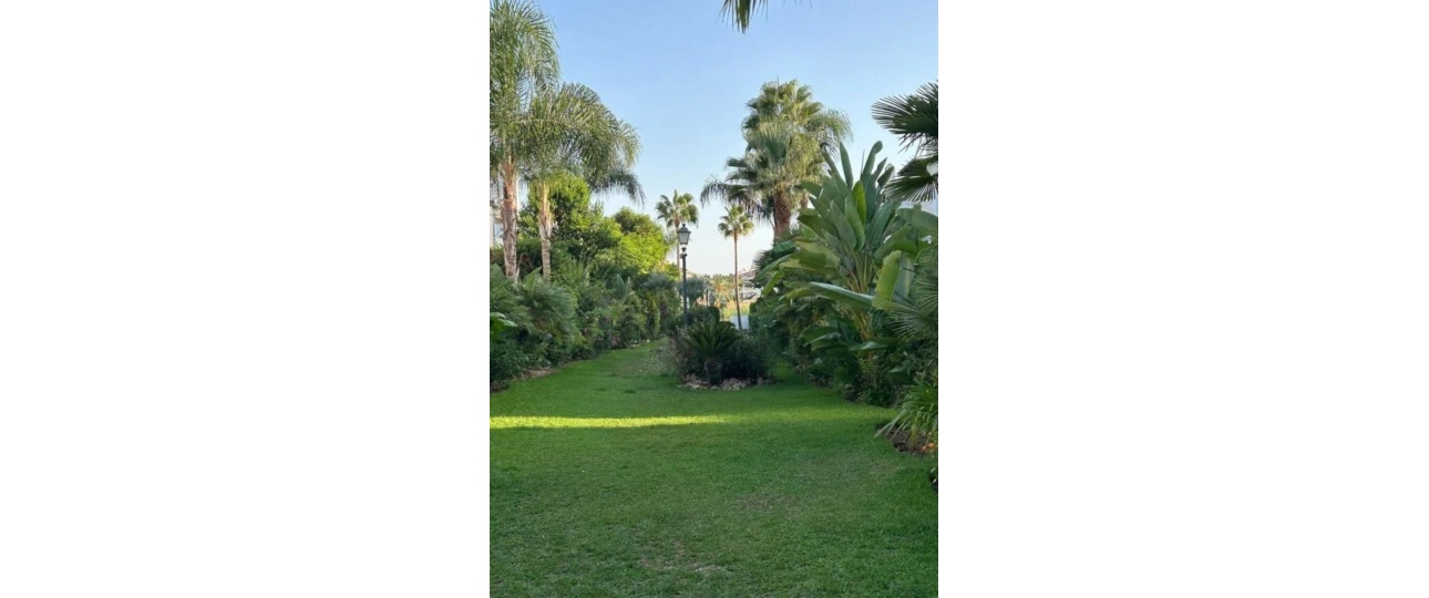 Resale - Villa - Marbella - Puerto Banús