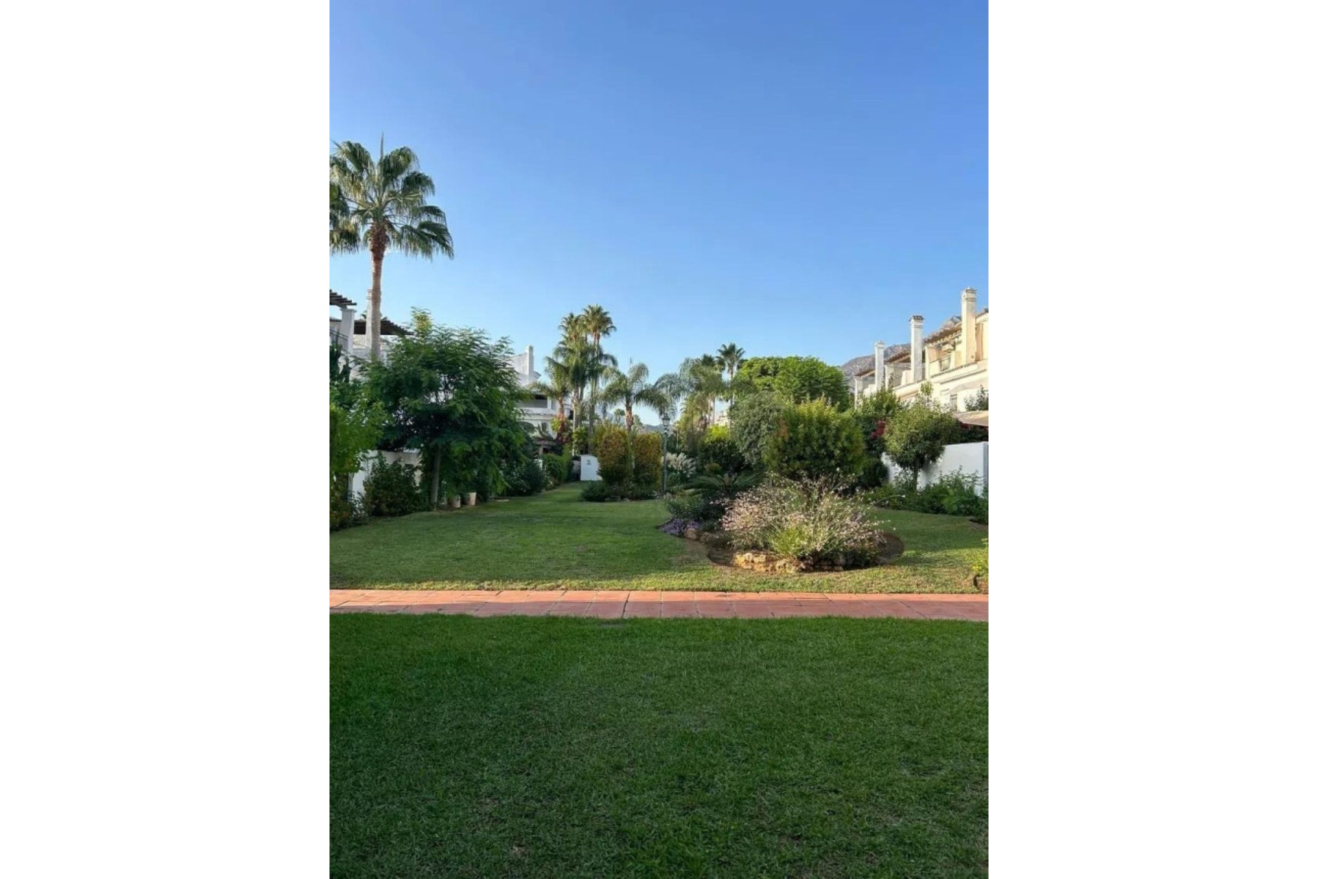 Resale - Villa - Marbella - Puerto Banús