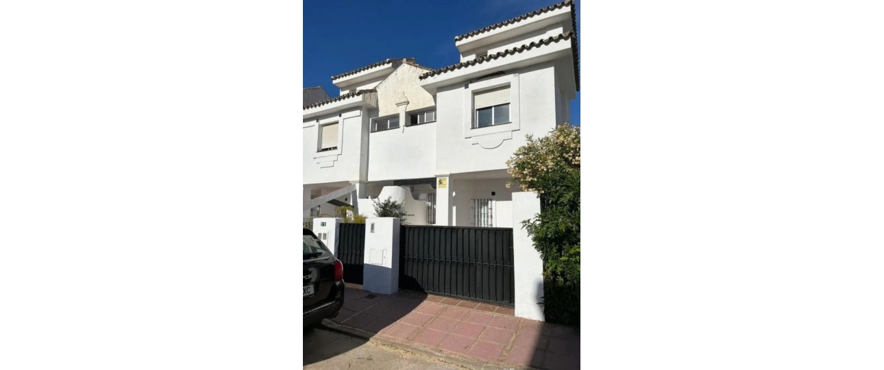 Resale - Villa - Marbella - Puerto Banús