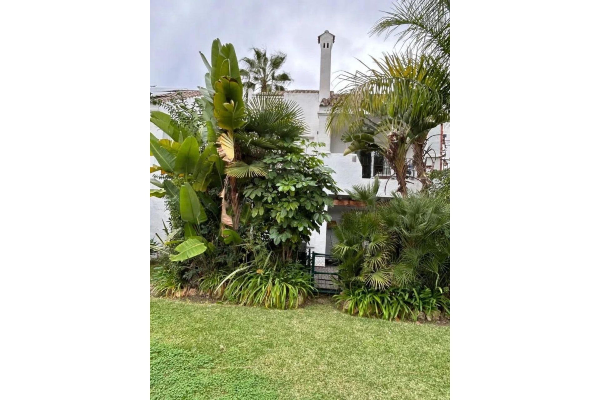 Resale - Villa - Marbella - Puerto Banús