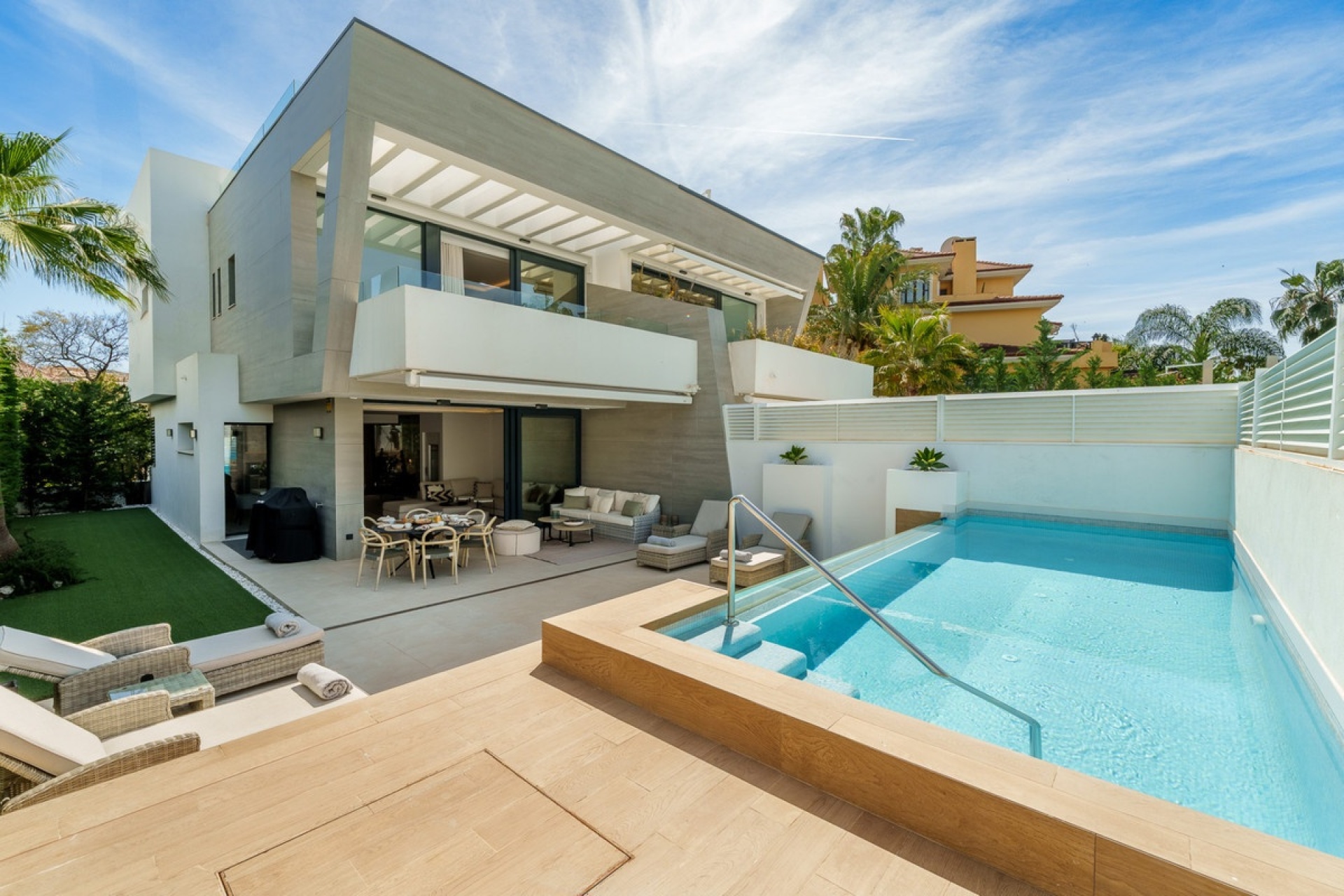 Resale - Villa - Marbella - Puerto Banús