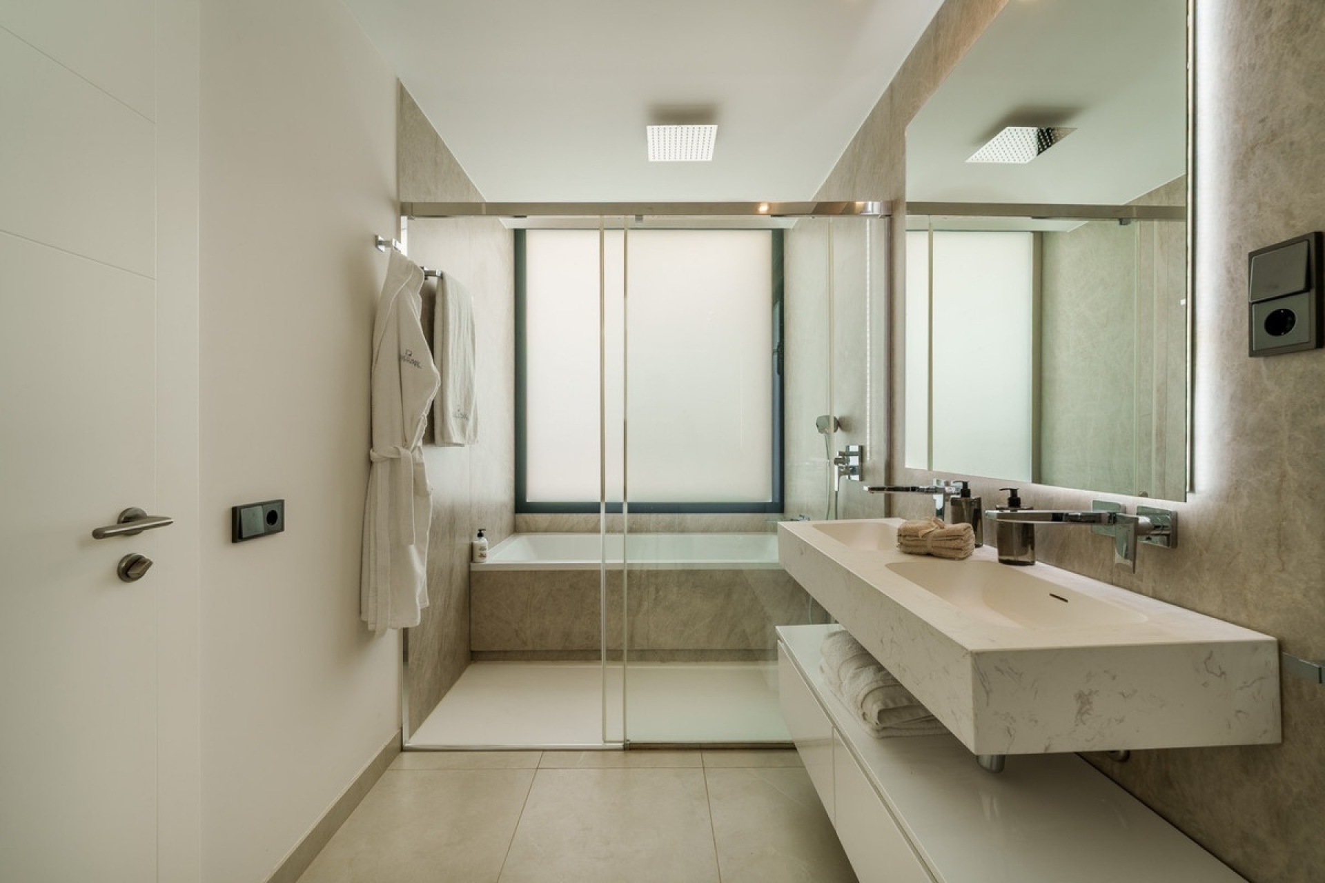 Resale - Villa - Marbella - Puerto Banús