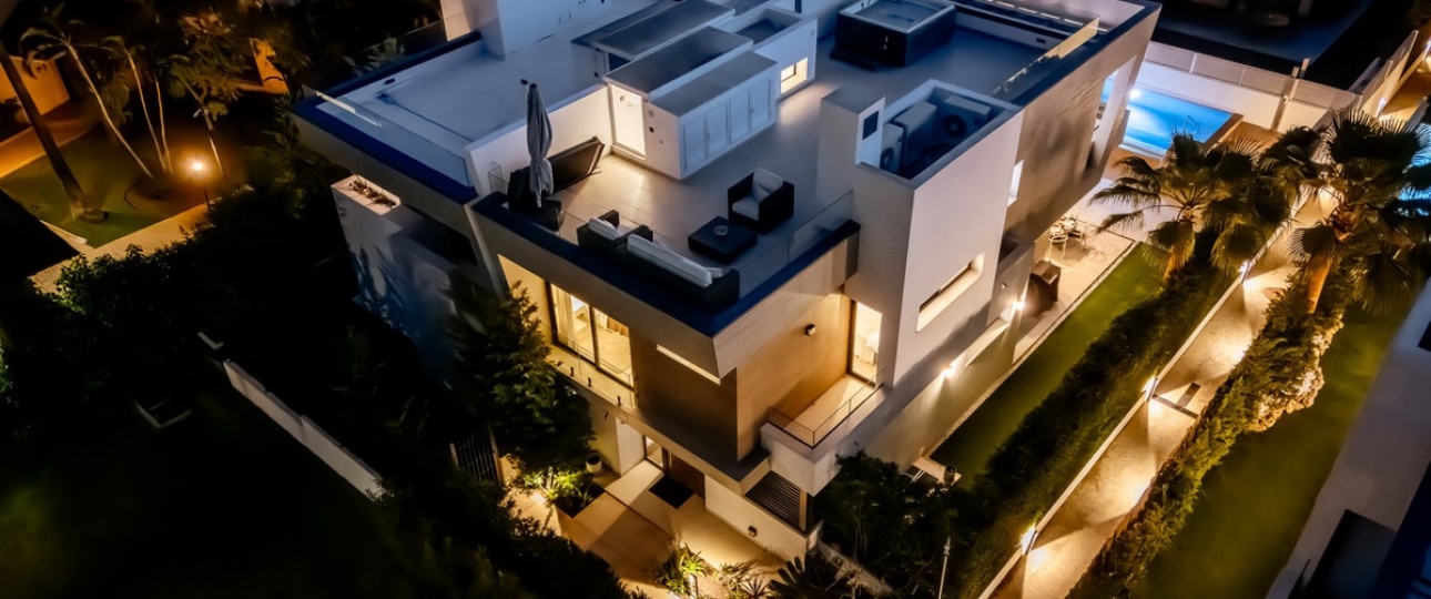 Resale - Villa - Marbella - Puerto Banús