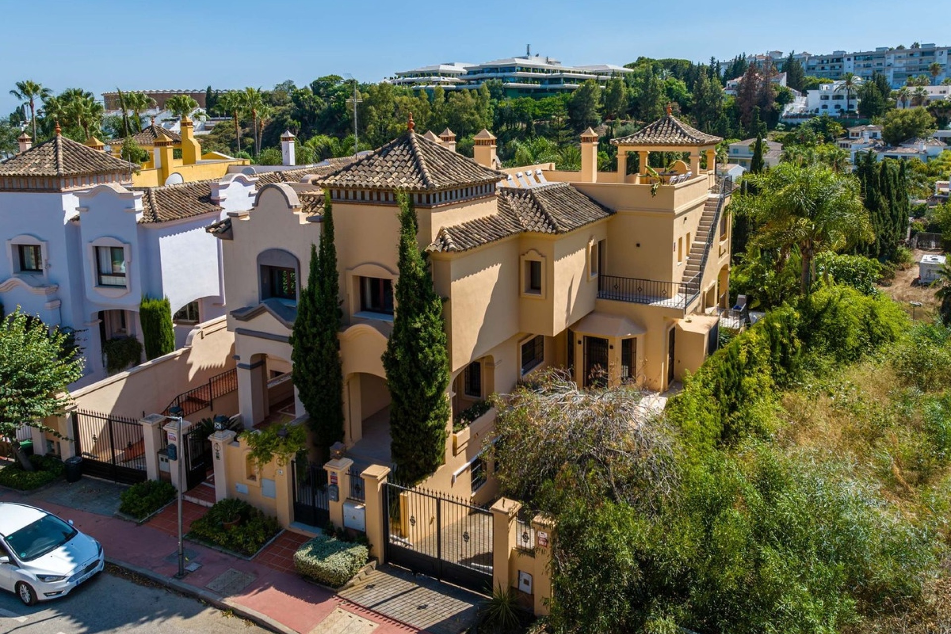Resale - Villa - Marbella - Puerto Banús