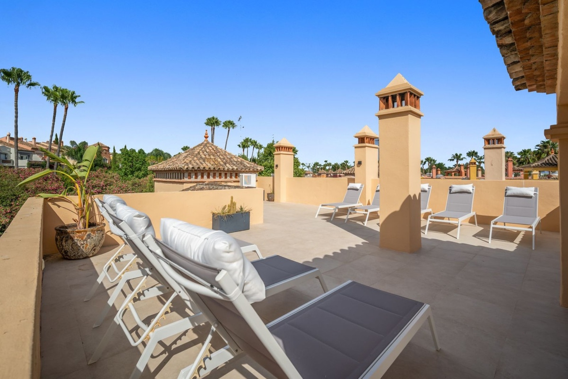 Resale - Villa - Marbella - Puerto Banús