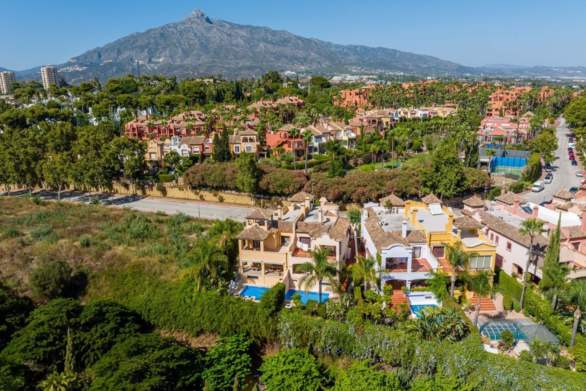 Resale - Villa - Marbella - Puerto Banús