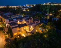 Resale - Villa - Marbella - Puerto Banús