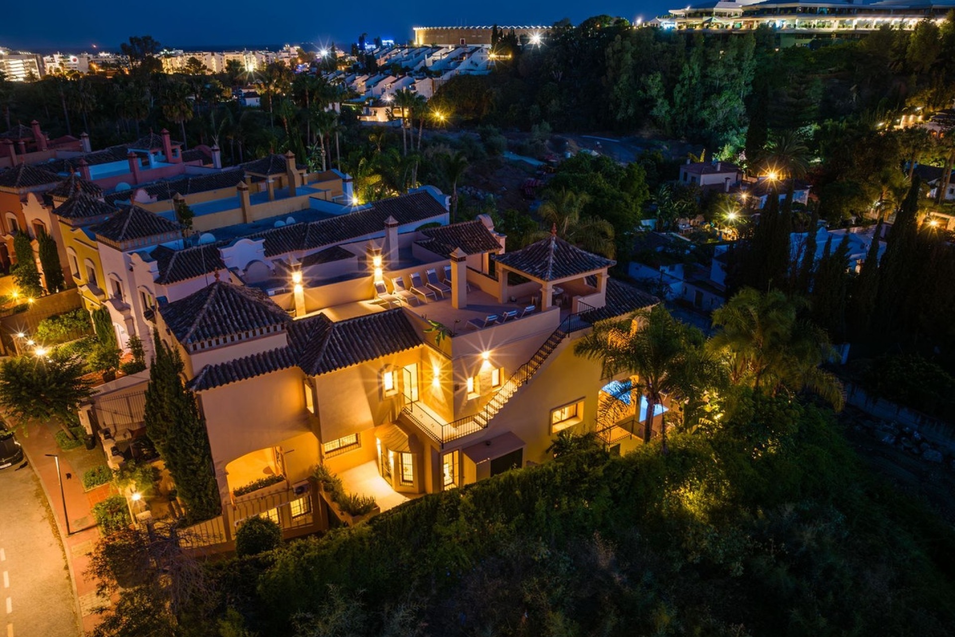 Resale - Villa - Marbella - Puerto Banús