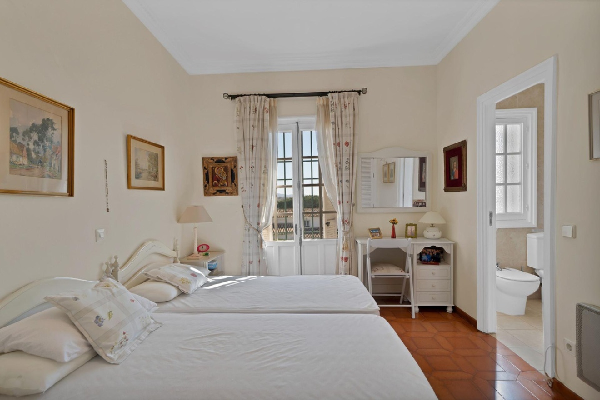 Resale - Villa - Marbella - Puerto Banús