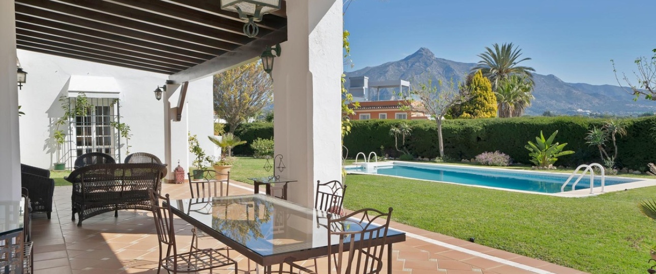 Resale - Villa - Marbella - Puerto Banús