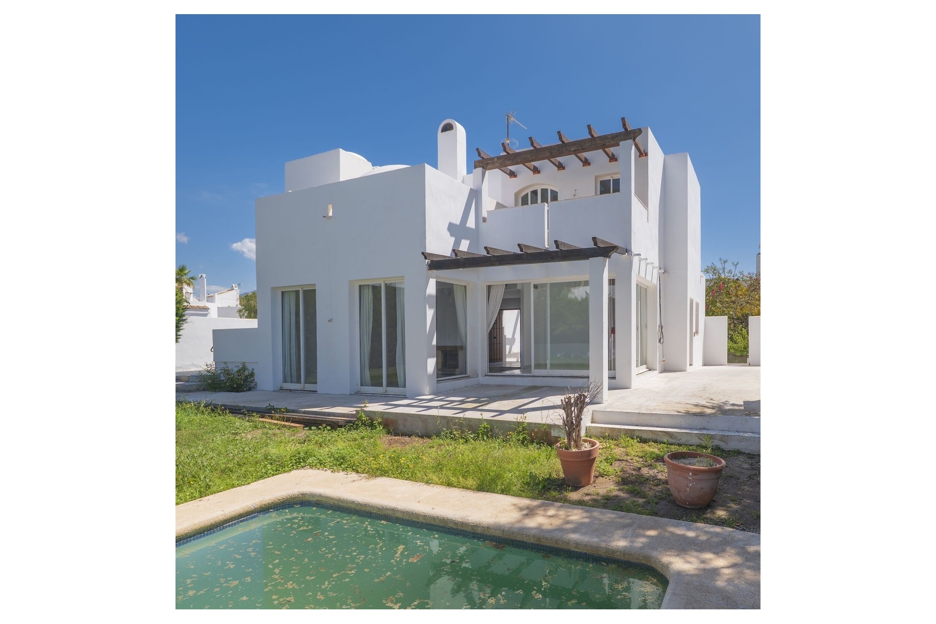 Resale - Villa - Marbella - Puerto Banús