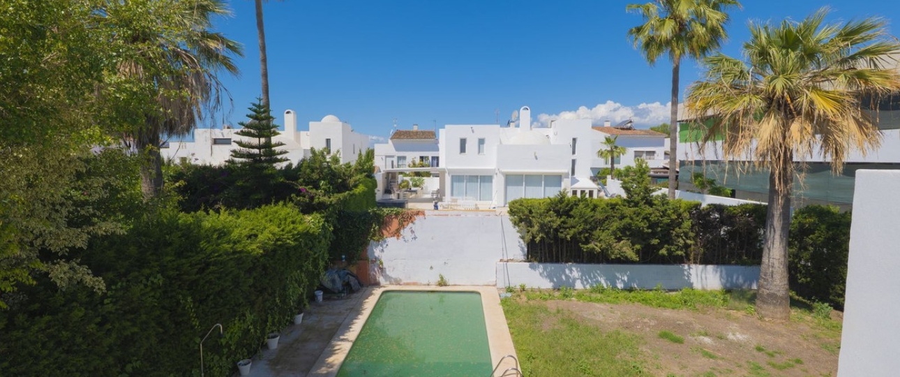 Resale - Villa - Marbella - Puerto Banús
