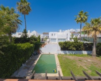 Resale - Villa - Marbella - Puerto Banús