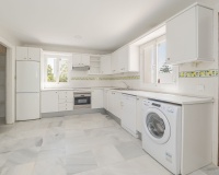Resale - Villa - Marbella - Puerto Banús