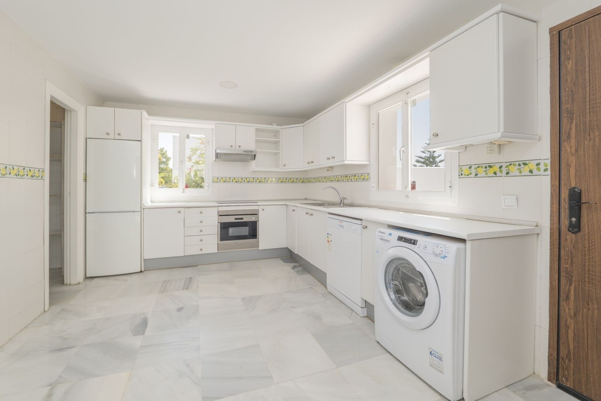 Resale - Villa - Marbella - Puerto Banús