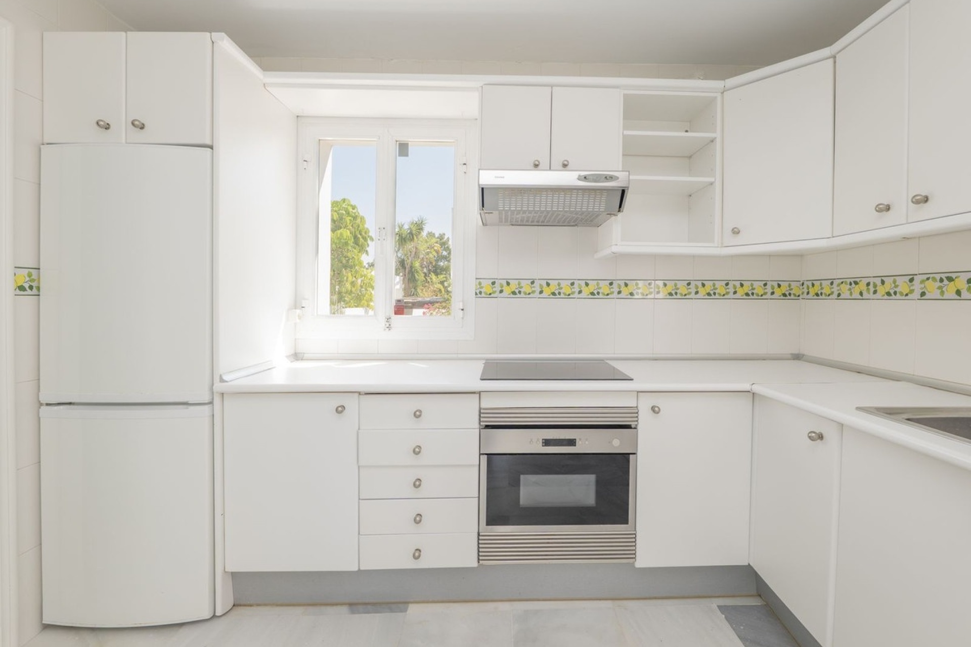 Resale - Villa - Marbella - Puerto Banús