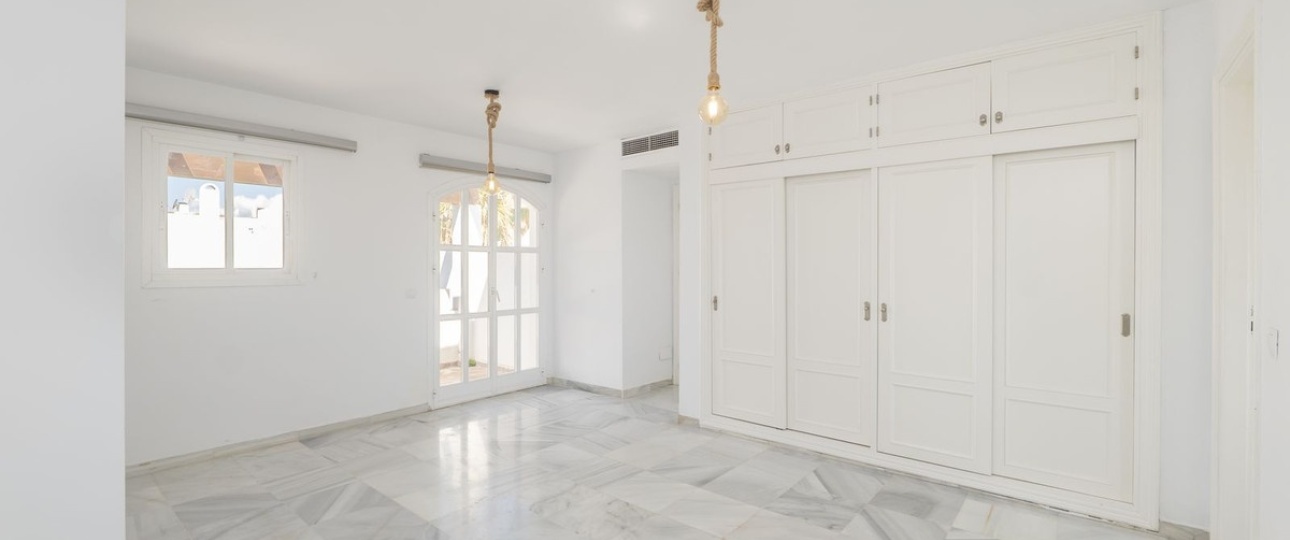 Resale - Villa - Marbella - Puerto Banús