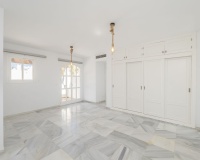 Resale - Villa - Marbella - Puerto Banús