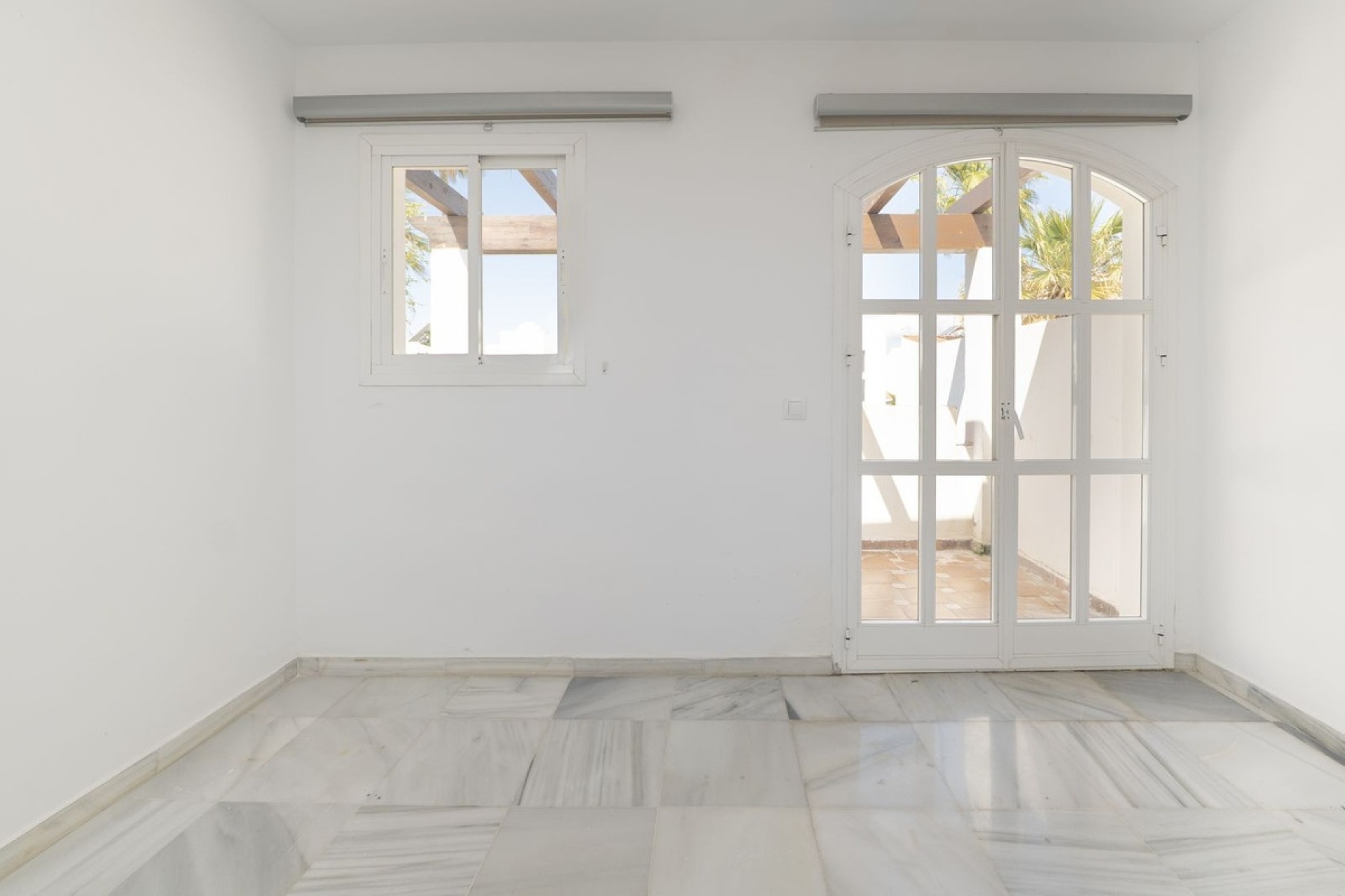 Resale - Villa - Marbella - Puerto Banús
