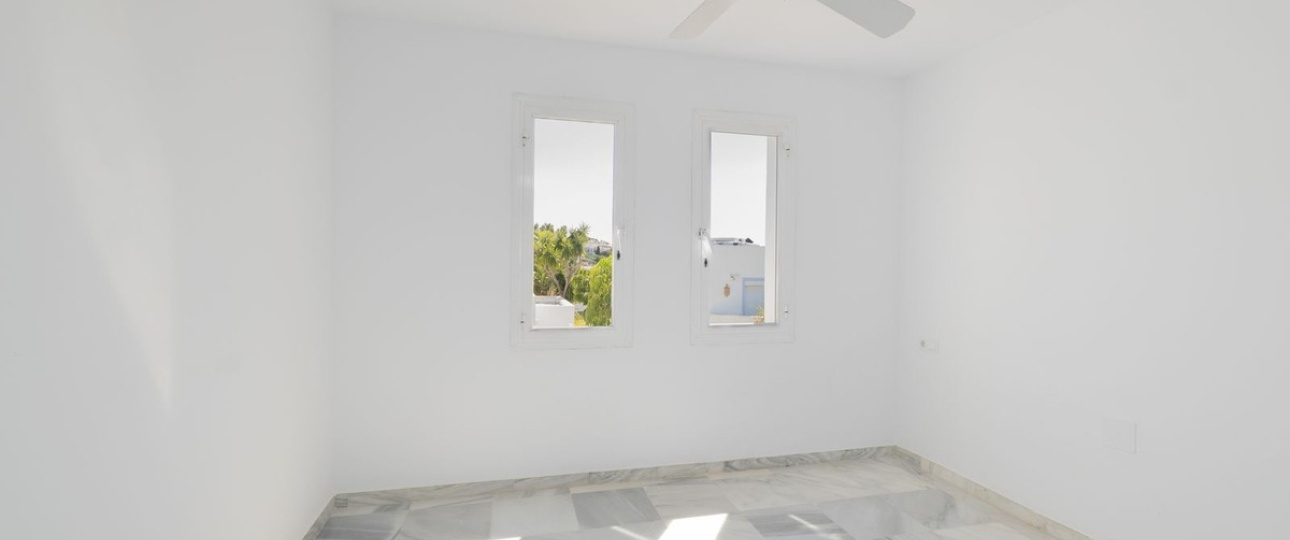 Resale - Villa - Marbella - Puerto Banús