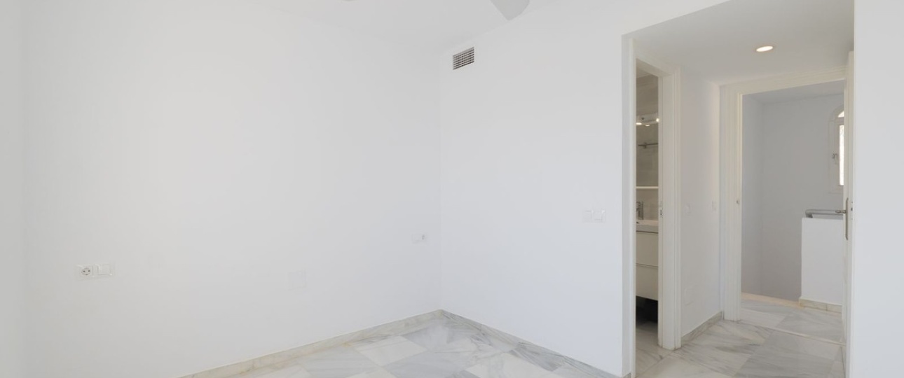 Resale - Villa - Marbella - Puerto Banús