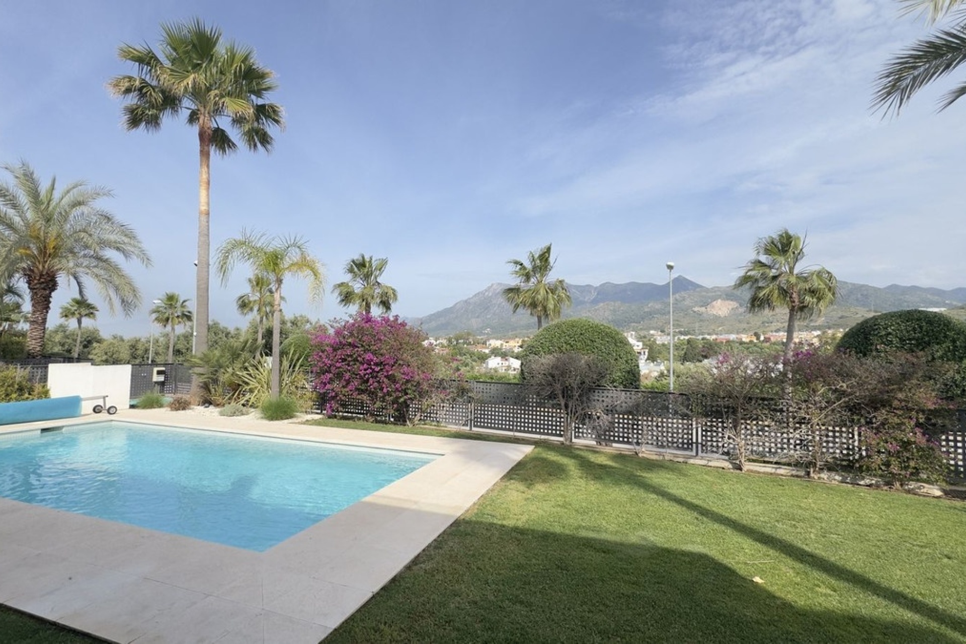 Resale - Villa - Marbella - Río Real