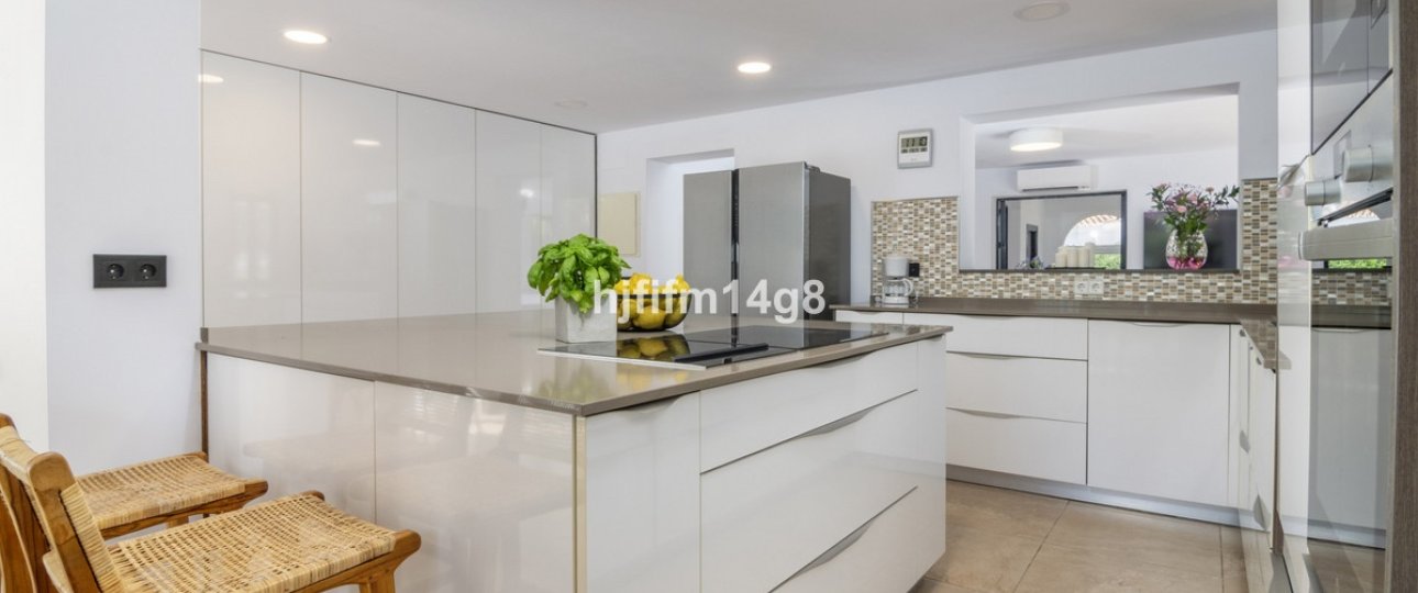 Resale - Villa - Marbella - San Pedro de Alcántara