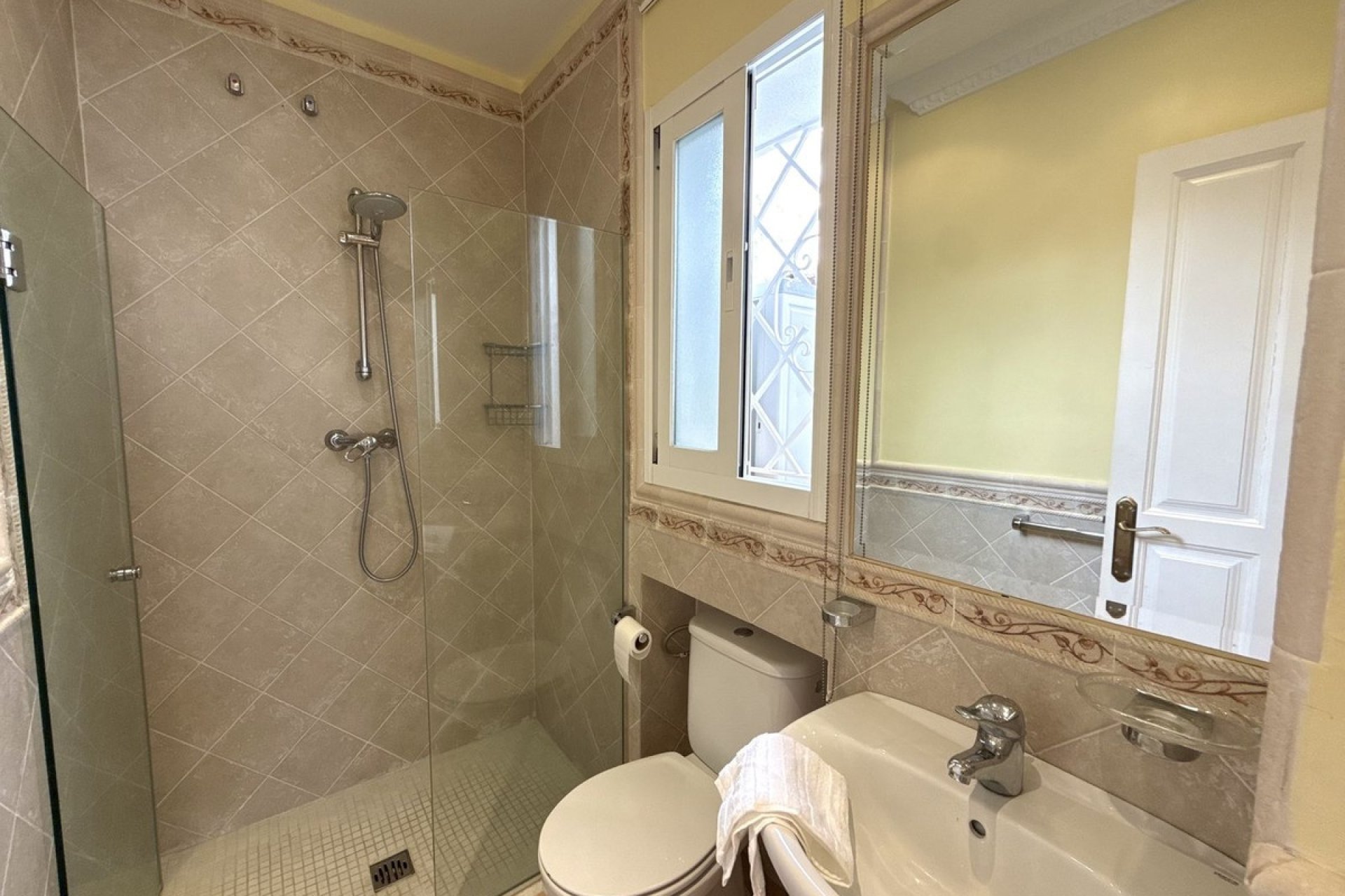 Resale - Villa - Marbella - San Pedro de Alcántara