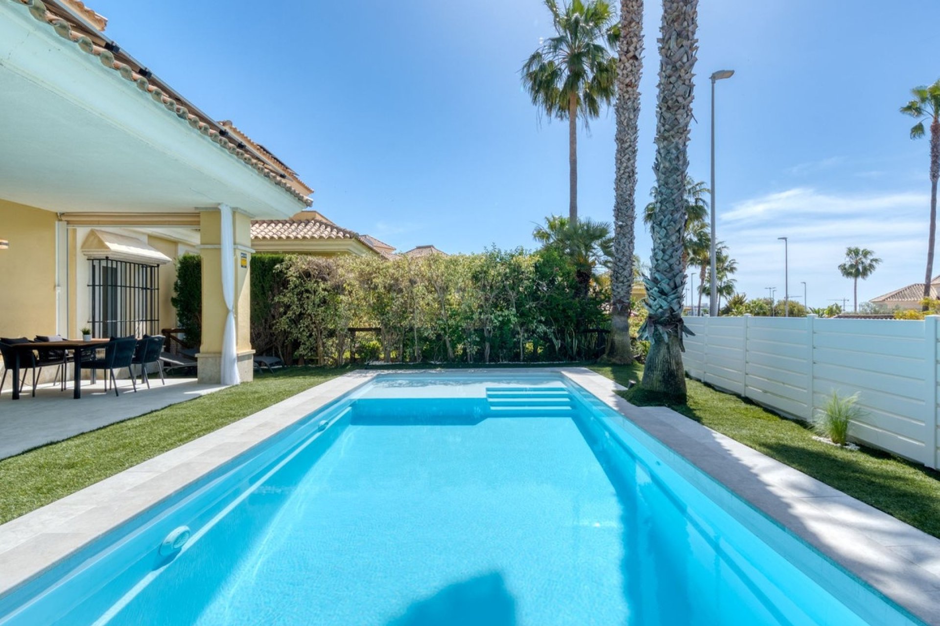 Resale - Villa - Marbella - Santa Clara