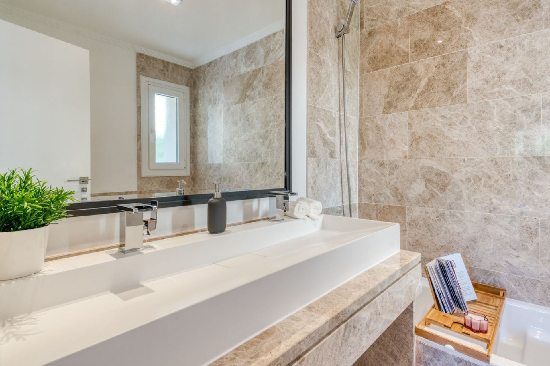 Resale - Villa - Marbella - Santa Clara