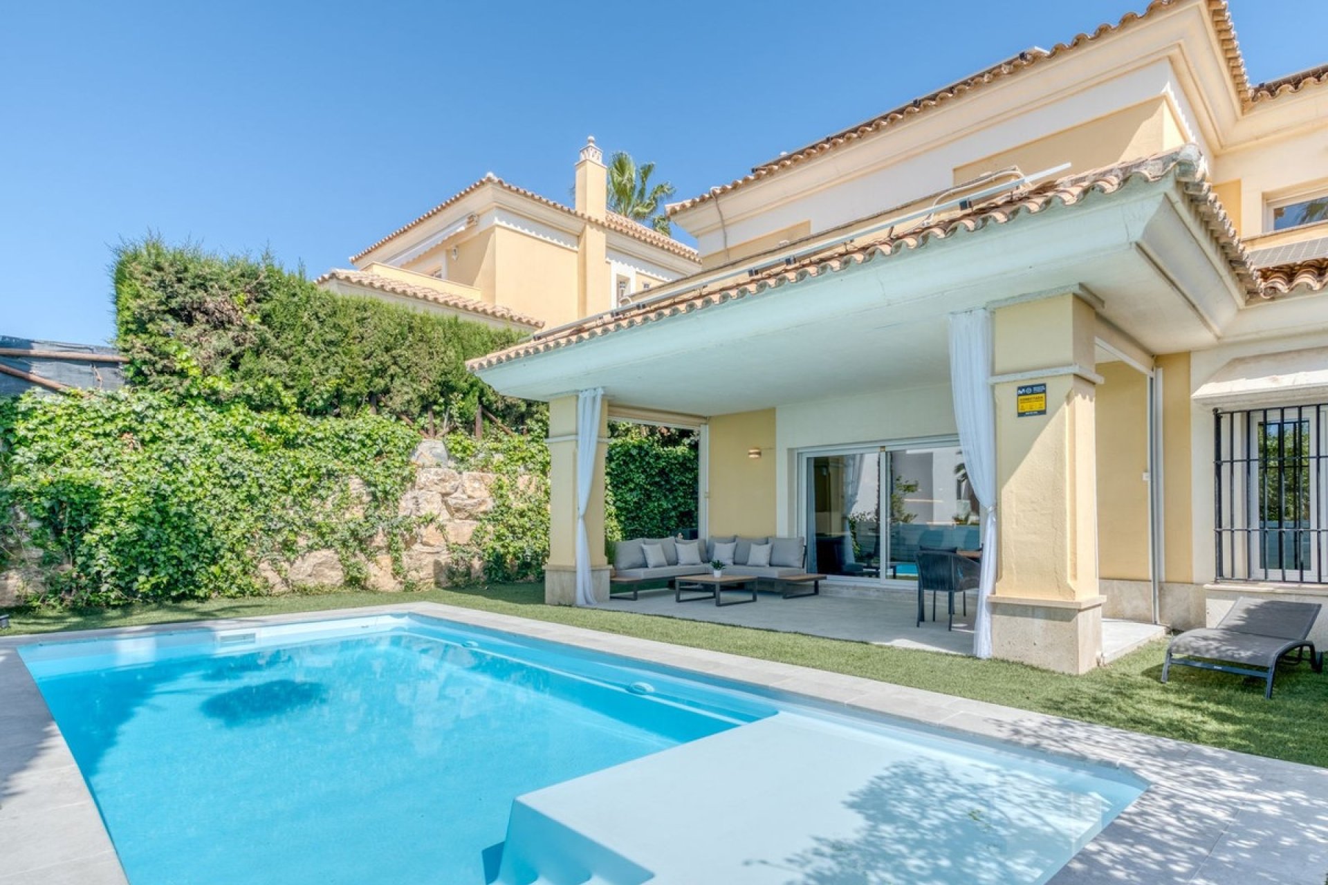 Resale - Villa - Marbella - Santa Clara