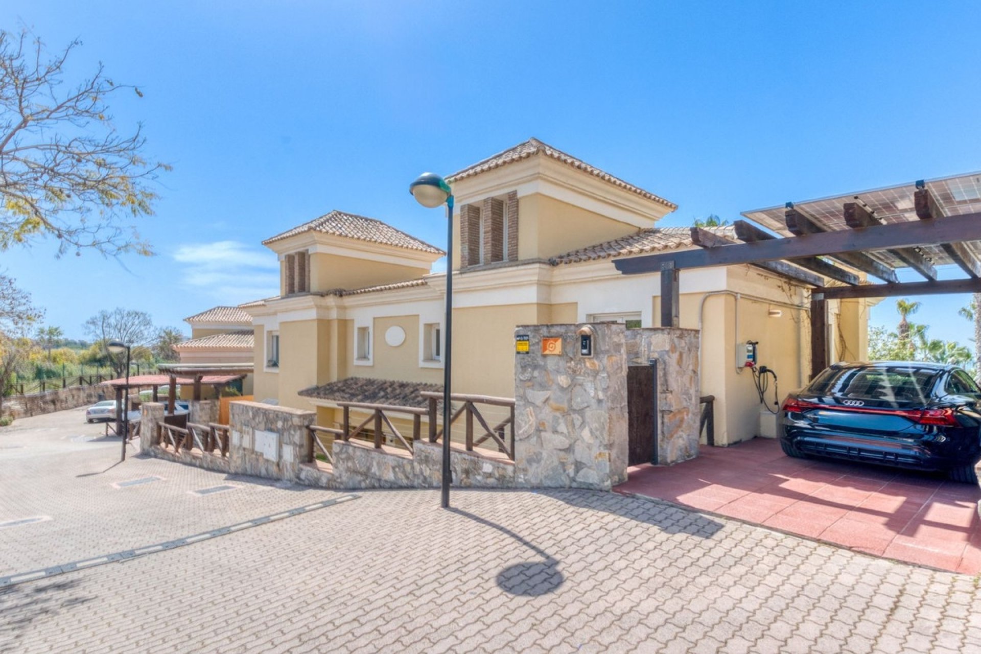 Resale - Villa - Marbella - Santa Clara