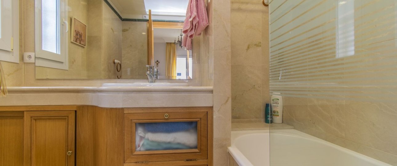 Resale - Villa - Marbella - Santa Clara